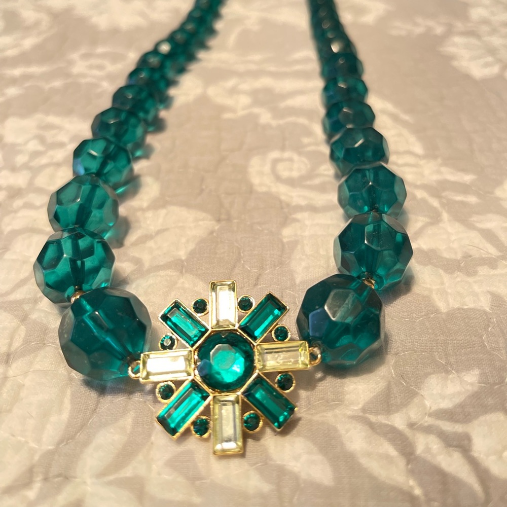 Large green crystal Katespade necklace with pendant